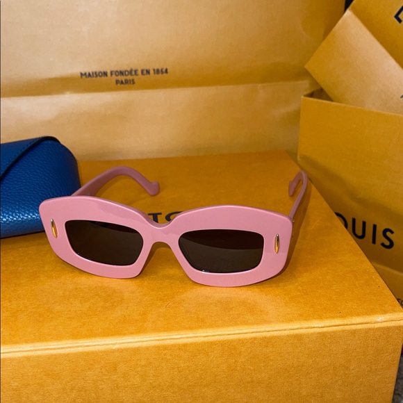 Loewe LW40114I Mauve Sunglasses  SOLD OUT IN STORES! - Picture 9 of 12